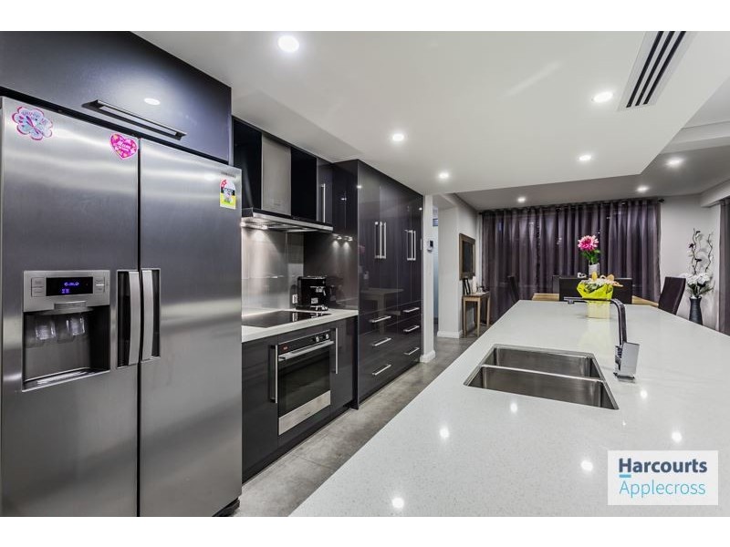 6 Algarve Way, Hillarys WA 6025