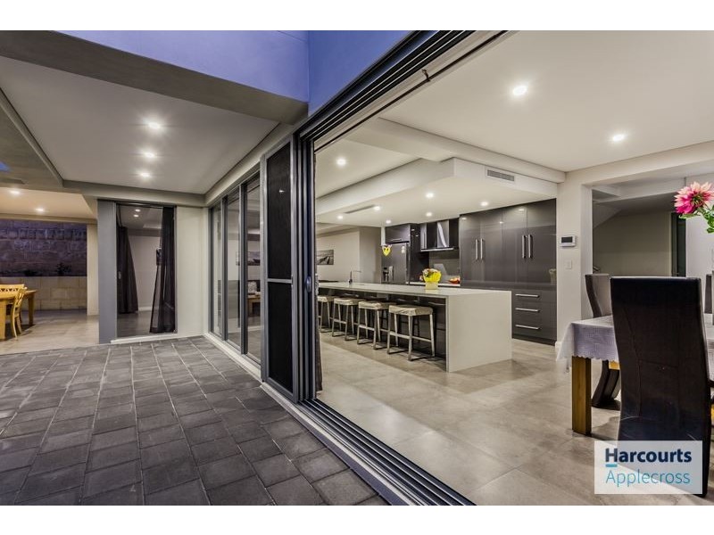 6 Algarve Way, Hillarys WA 6025
