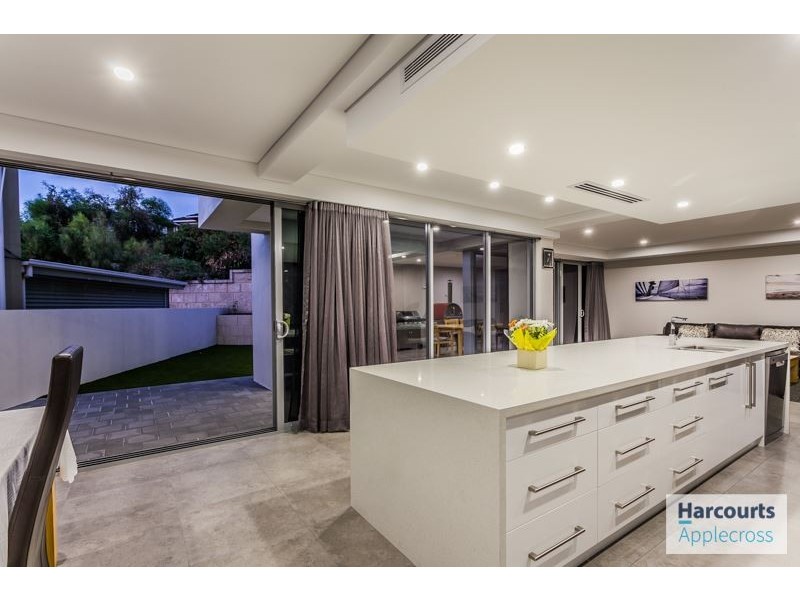 6 Algarve Way, Hillarys WA 6025