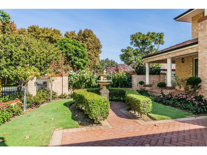 70 Tweeddale Road, Applecross WA 6153