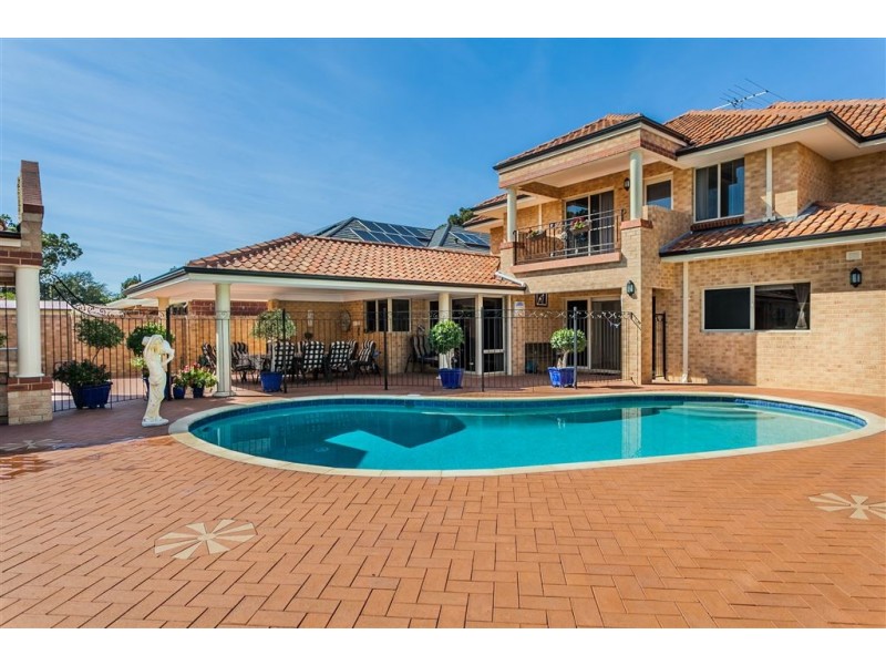 70 Tweeddale Road, Applecross WA 6153