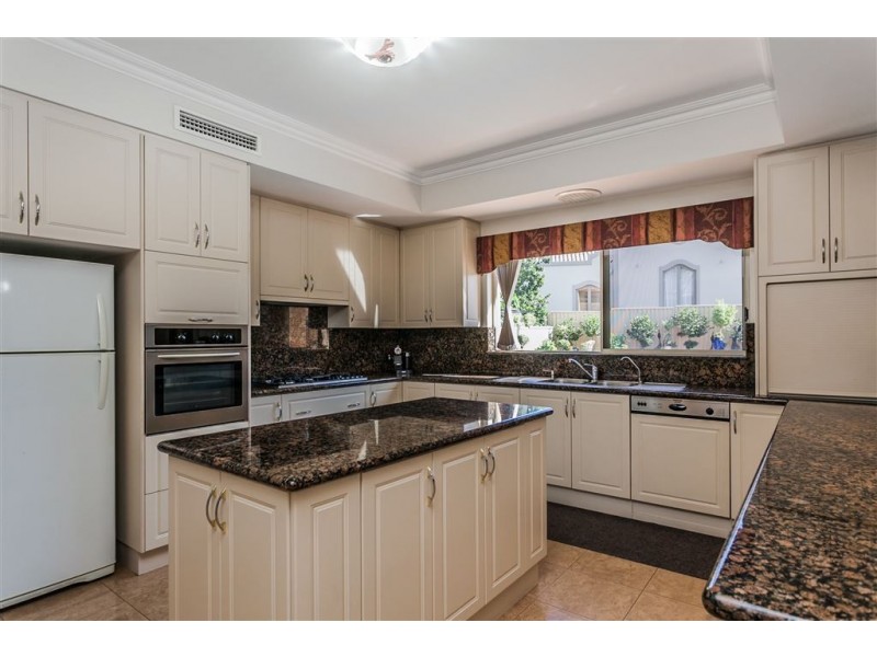 70 Tweeddale Road, Applecross WA 6153