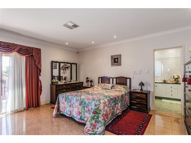 70 Tweeddale Road, Applecross WA 6153