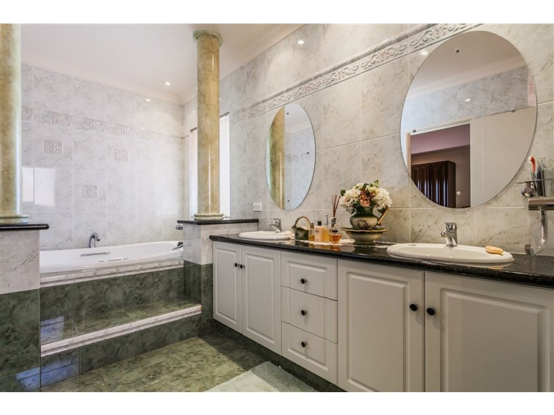 70 Tweeddale Road, Applecross WA 6153