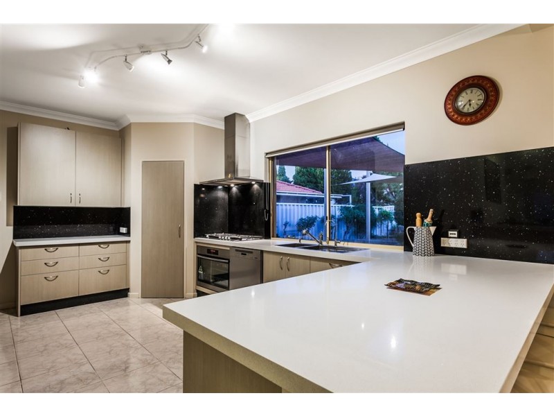 14 Rossiter Way, Winthrop WA 6150