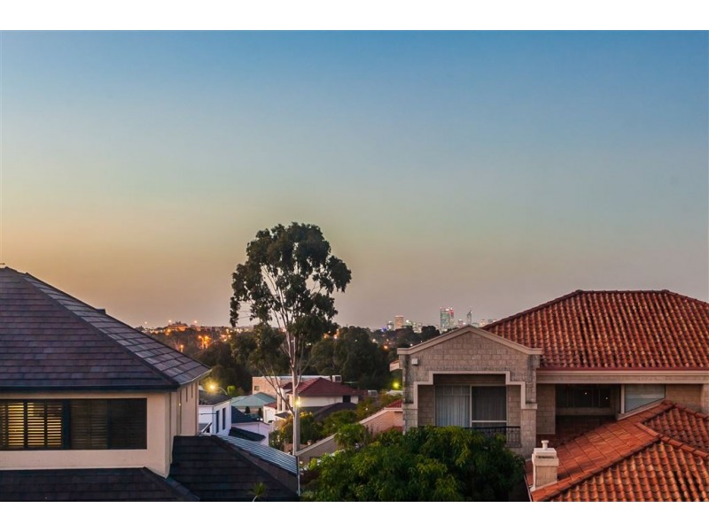 14 Rossiter Way, Winthrop WA 6150