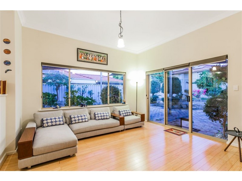 14 Rossiter Way, Winthrop WA 6150