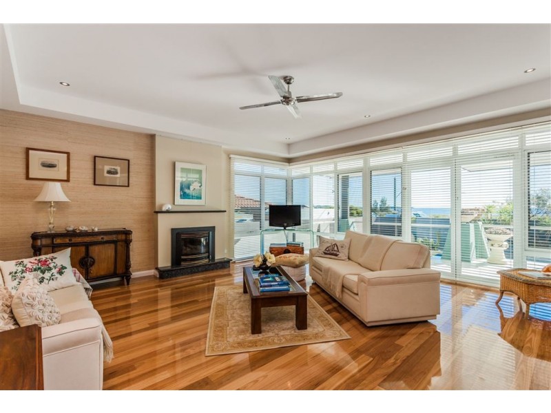 126 Arcadia Drv, Shoalwater WA 6169