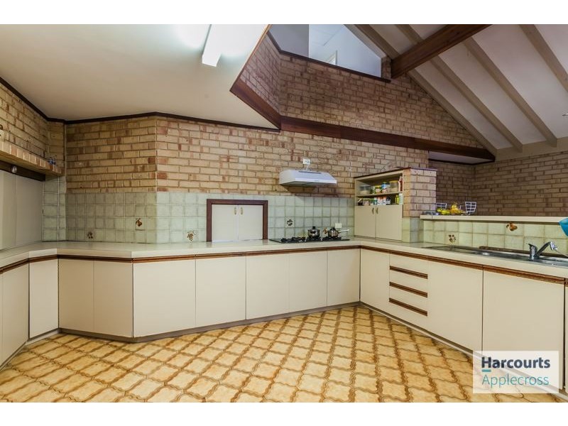 8 Coombs Place, Bateman WA 6150