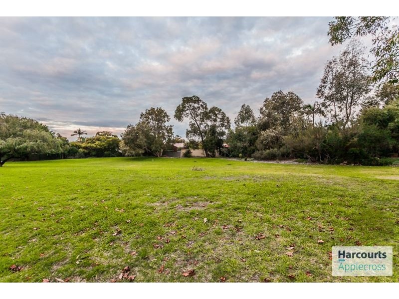 27 Petrel Close, Wilson WA 6107