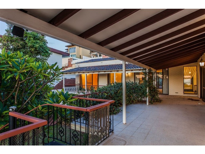 31 The Strand, Applecross WA 6153