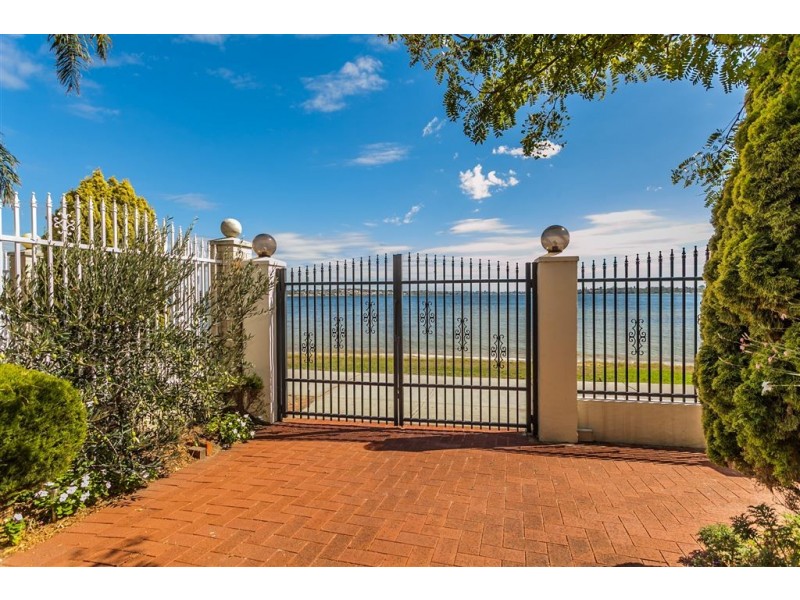 36 Fraser Road, Applecross WA 6153