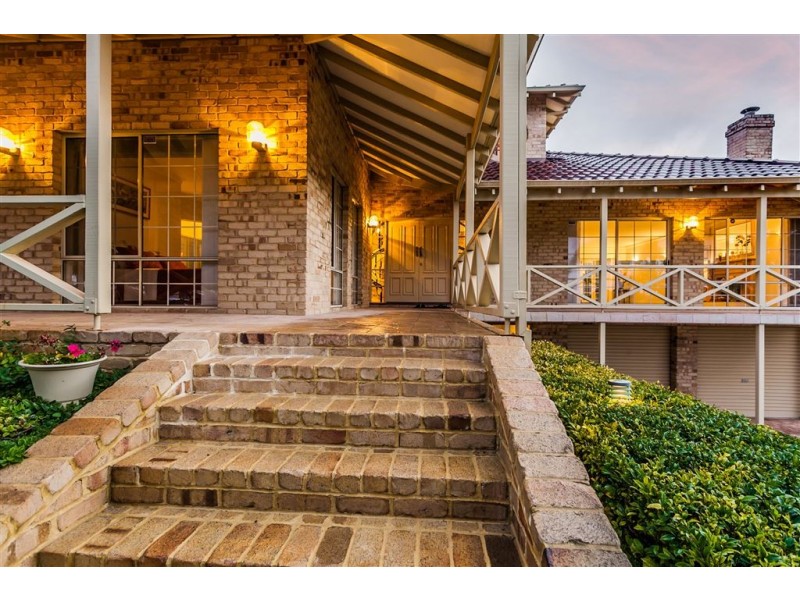 26 Whitfeld Terrace, Winthrop WA 6150