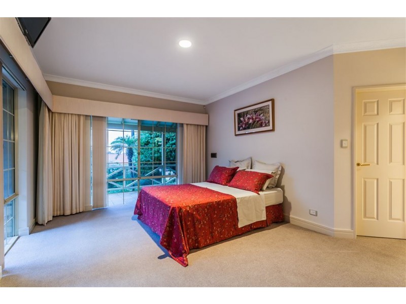 26 Whitfeld Terrace, Winthrop WA 6150