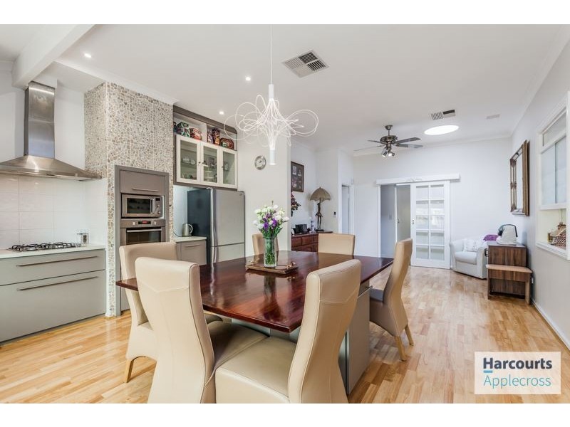 35 Sugarwood Drive, Thornlie WA 6108