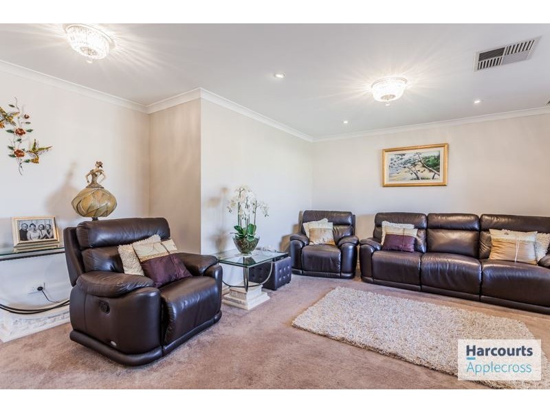 35 Sugarwood Drive, Thornlie WA 6108