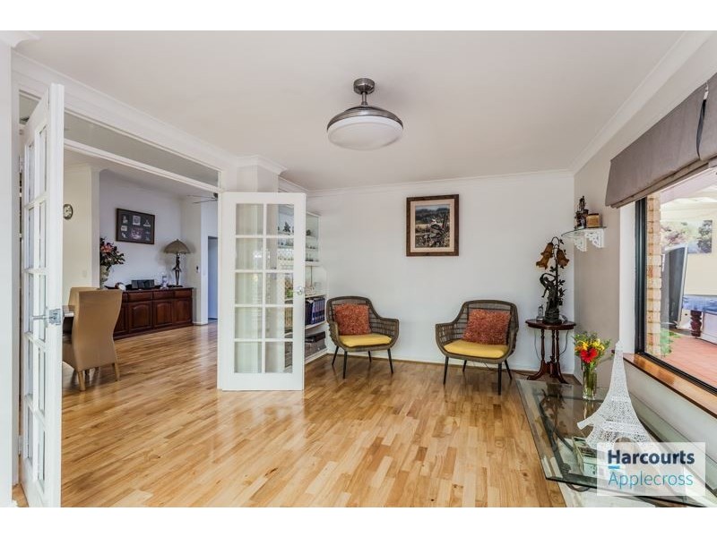 35 Sugarwood Drive, Thornlie WA 6108