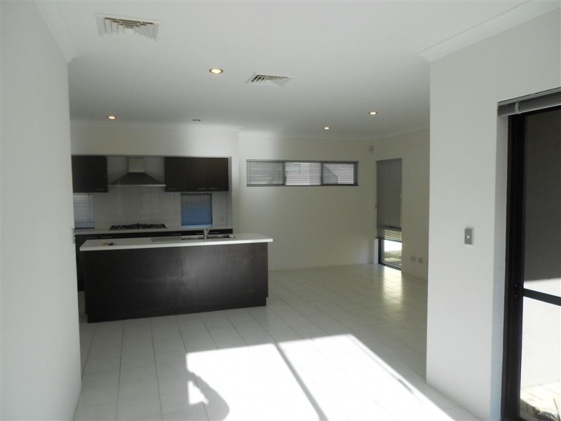 16A Lowes St, Cloverdale WA 6105