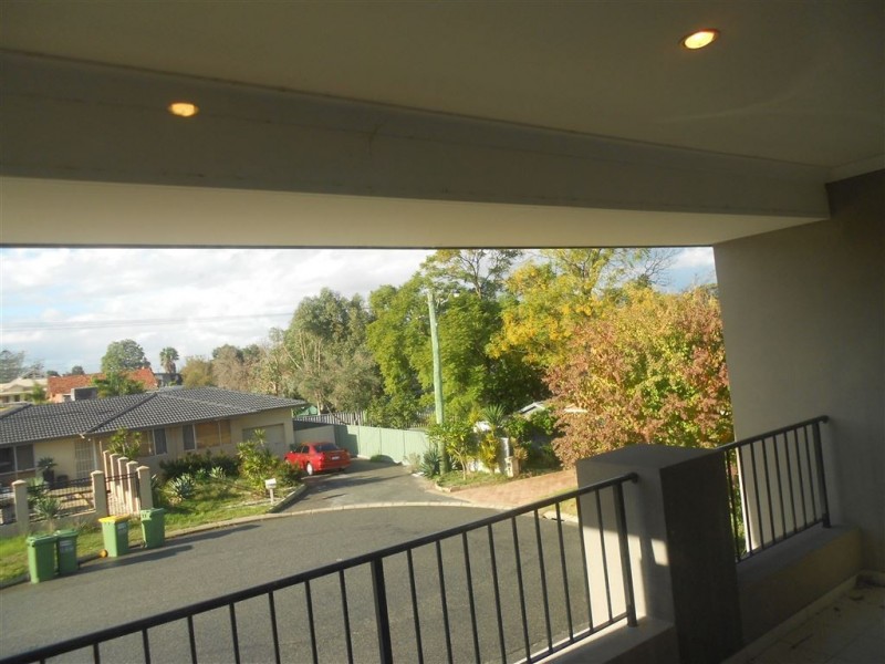 16A Lowes St, Cloverdale WA 6105