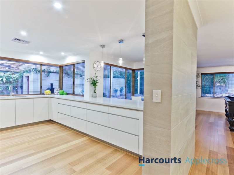 25 Hatherley Parade, Winthrop WA 6150