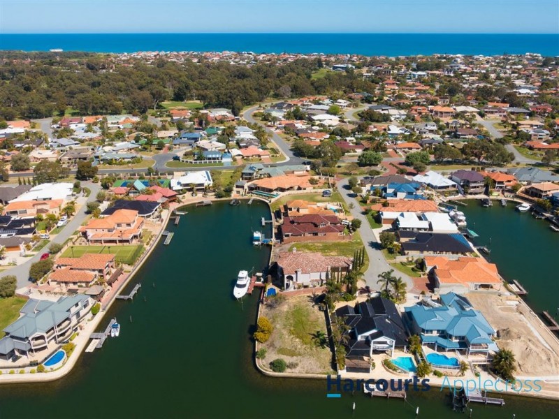 9 Eunamara Rtt, Halls Head WA 6210