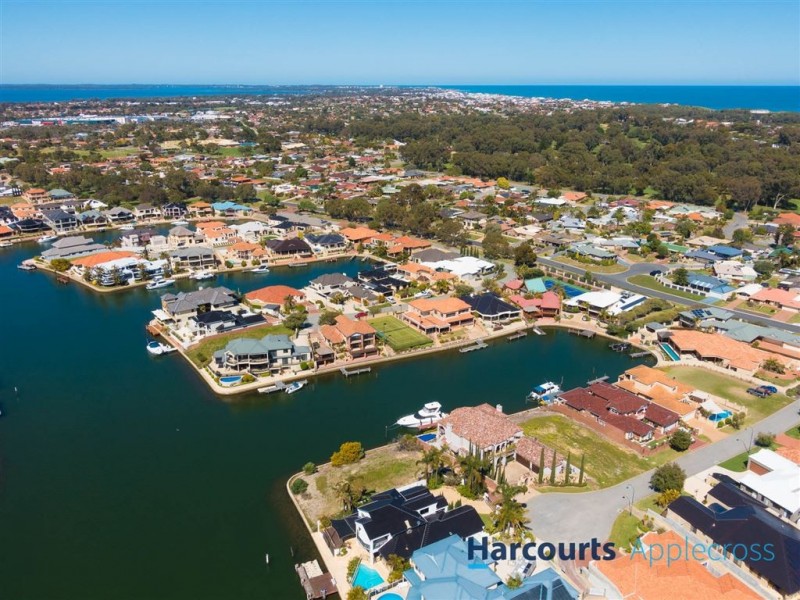 9 Eunamara Rtt, Halls Head WA 6210