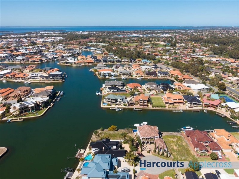 9 Eunamara Rtt, Halls Head WA 6210