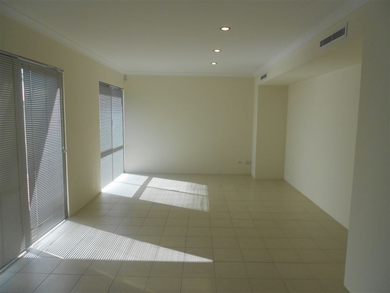 16B Lowes St, Cloverdale WA 6105