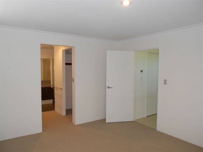 16B Lowes St, Cloverdale WA 6105