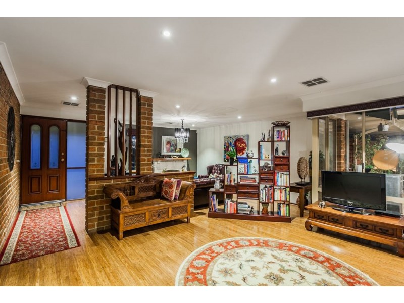 25 Kingsmill Gardens, Winthrop WA 6150