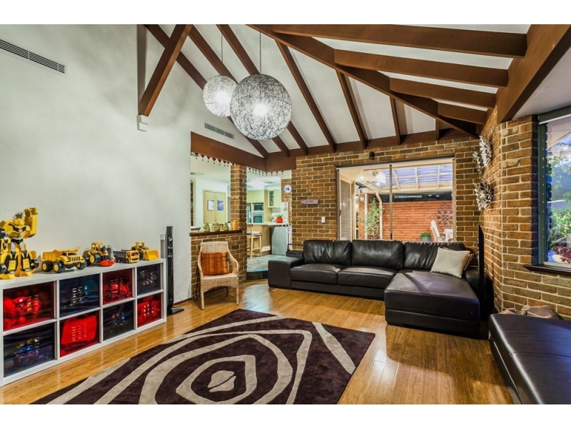 25 Kingsmill Gardens, Winthrop WA 6150