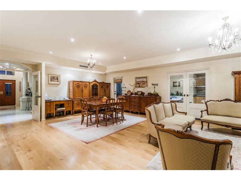 58 Tweeddale Road, Applecross WA 6153