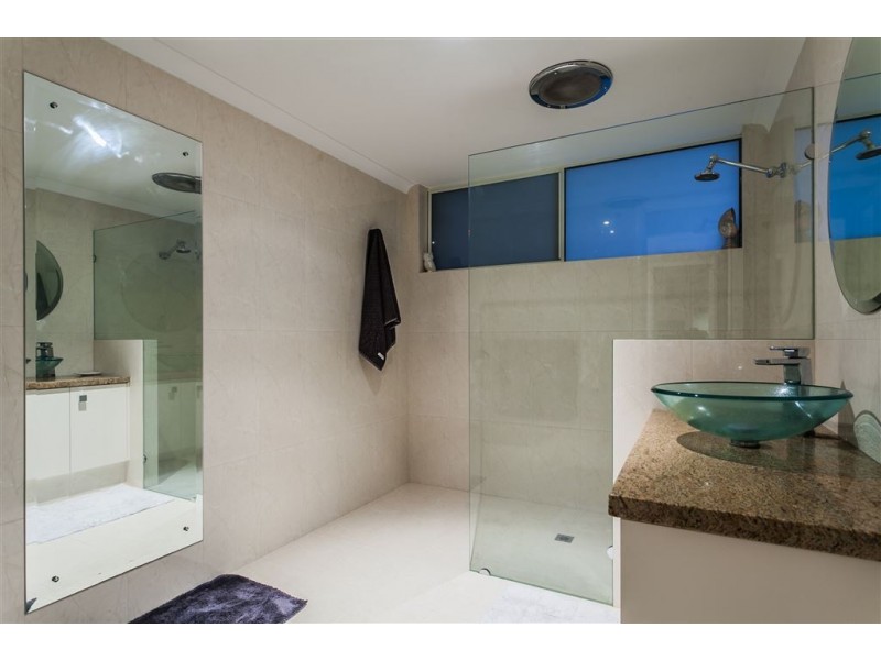 18 Sutherland Cr, Winthrop WA 6150