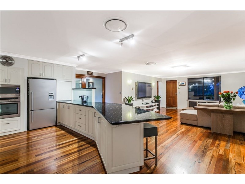 18 Sutherland Cr, Winthrop WA 6150