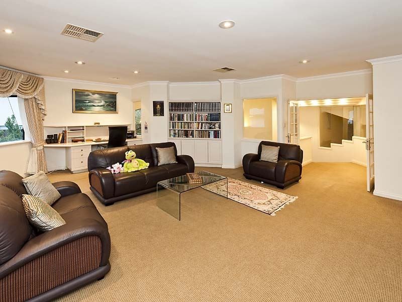 8 Bateman Road, Mount Pleasant WA 6153
