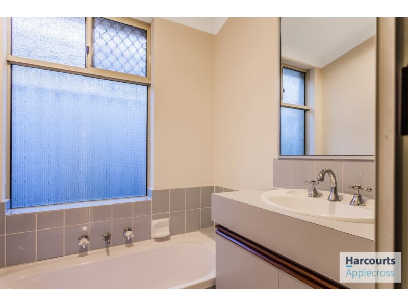 25 Fernie Gardens, Winthrop WA 6150
