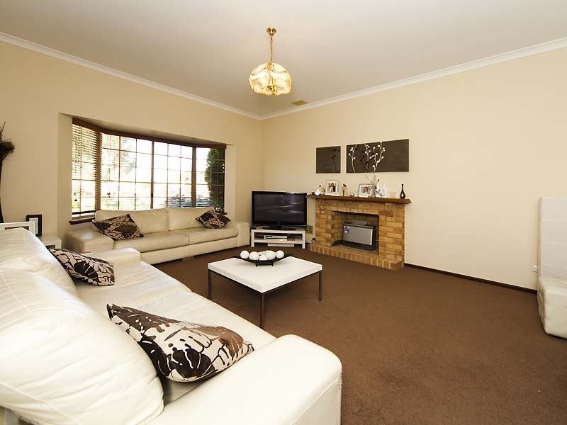 11 Parker Place, Winthrop WA 6150