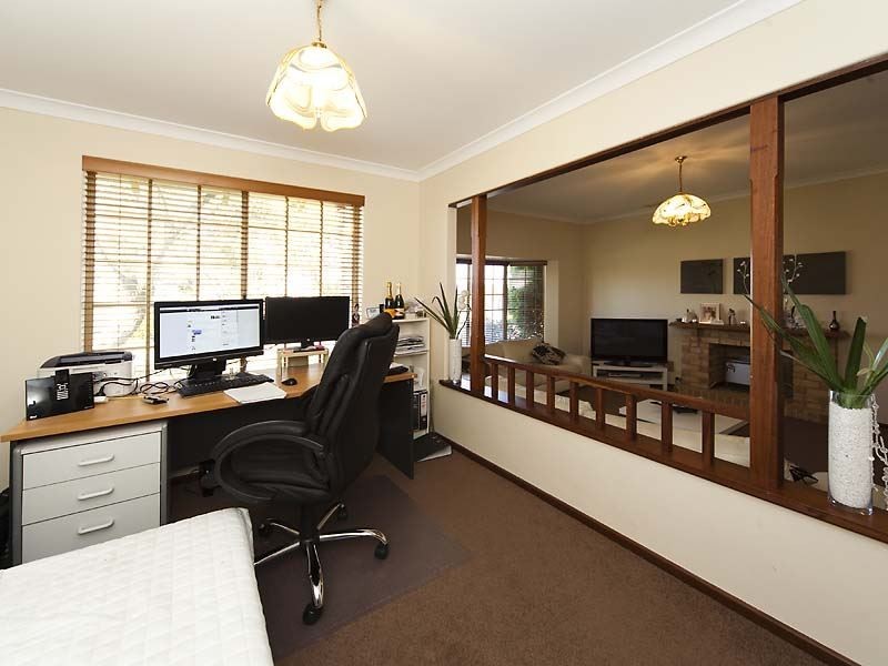 11 Parker Place, Winthrop WA 6150