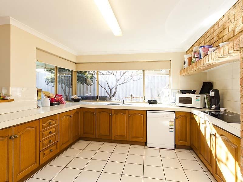 11 Parker Place, Winthrop WA 6150