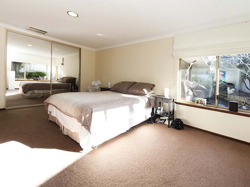 11 Parker Place, Winthrop WA 6150