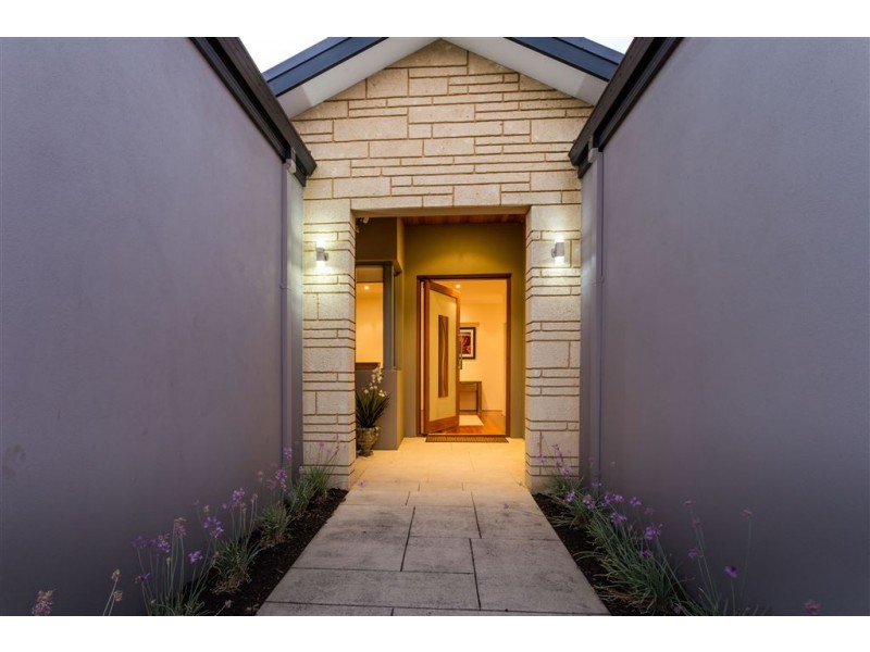 25 Stephenson Gardens, Winthrop WA 6150