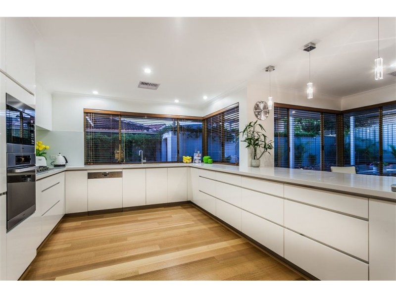 25 Hatherley Parade, Winthrop WA 6150