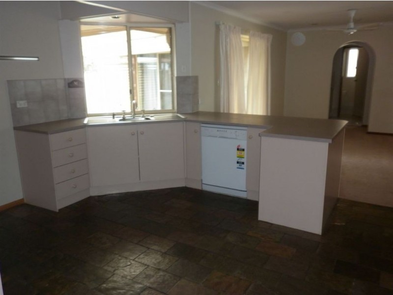 17 Sir James Hardy Way, Woodcroft SA 5162