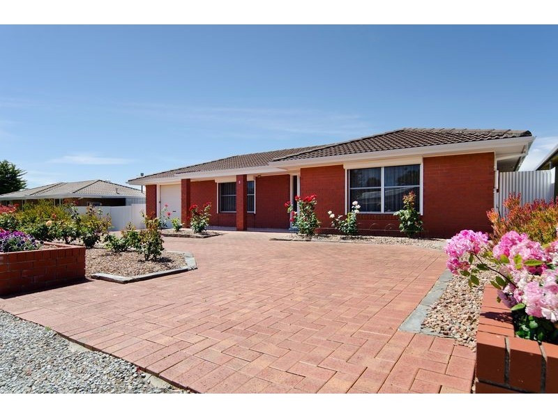 8 Derek Crescent, Morphett Vale SA 5162