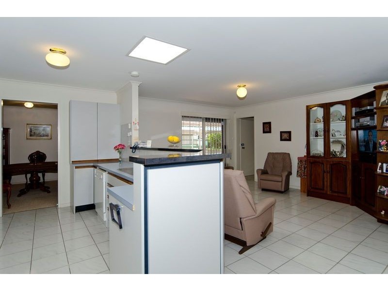 8 Derek Crescent, Morphett Vale SA 5162