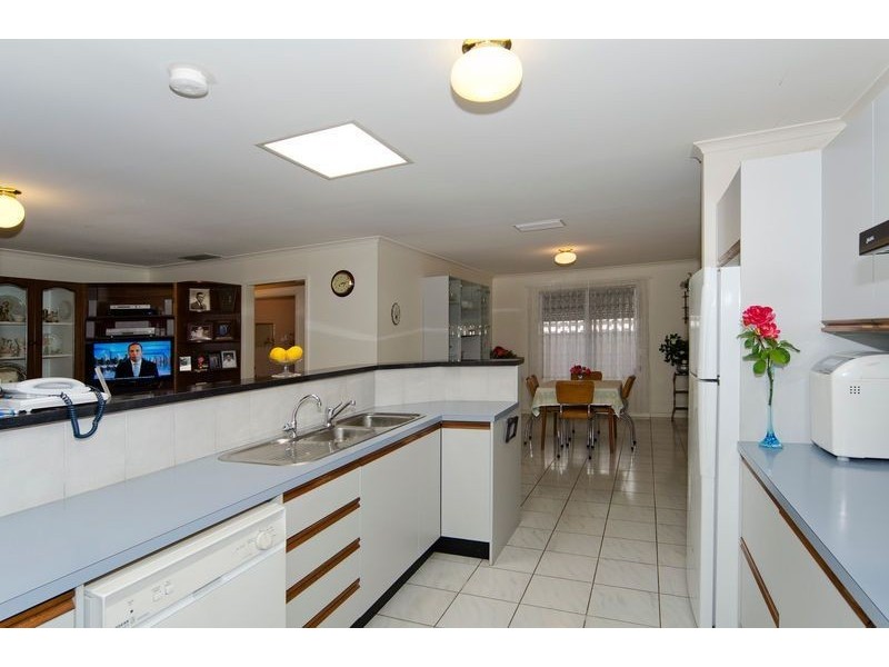 8 Derek Crescent, Morphett Vale SA 5162