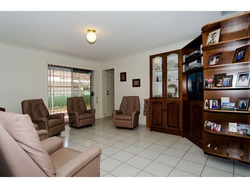 8 Derek Crescent, Morphett Vale SA 5162