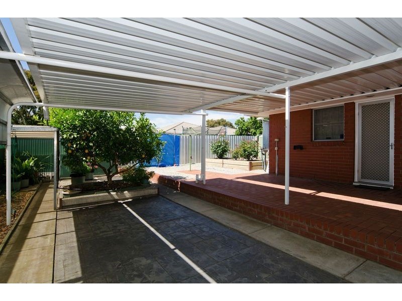 8 Derek Crescent, Morphett Vale SA 5162