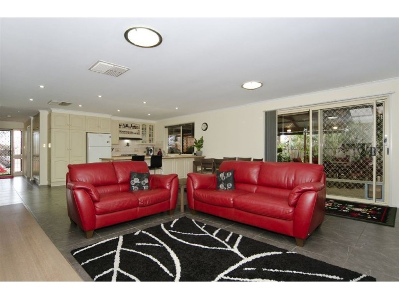 65 Warburton Drive, Woodcroft SA 5162