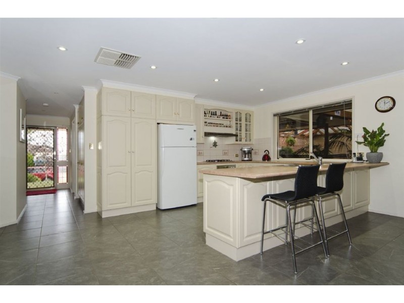 65 Warburton Drive, Woodcroft SA 5162